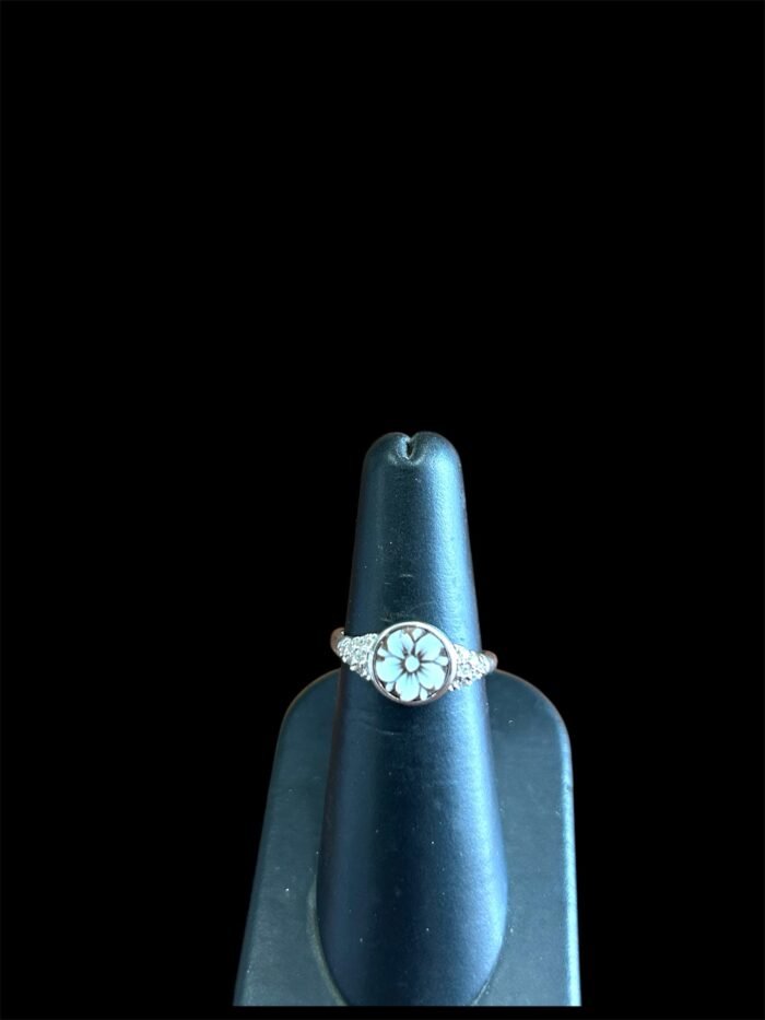 Anello regolabile con cameo fiore