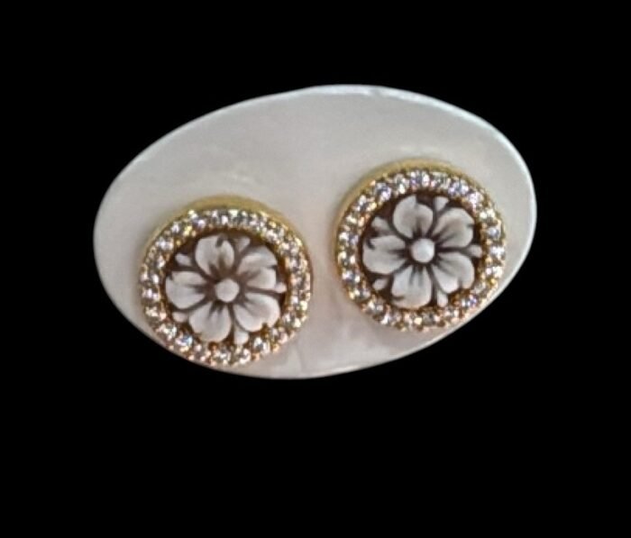 Orecchini cameo fiore