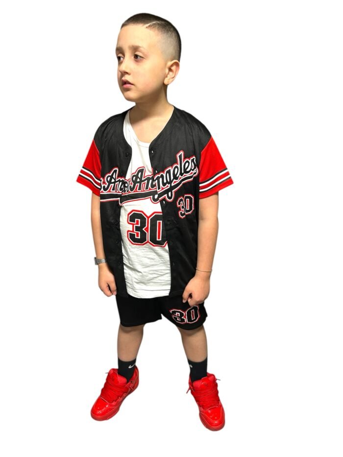 Completo bimbo sportivo
